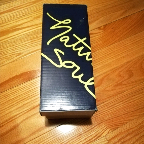 NIB Chic Flats. Size 6 1/2 M. Taupe. - Picture 9 of 9